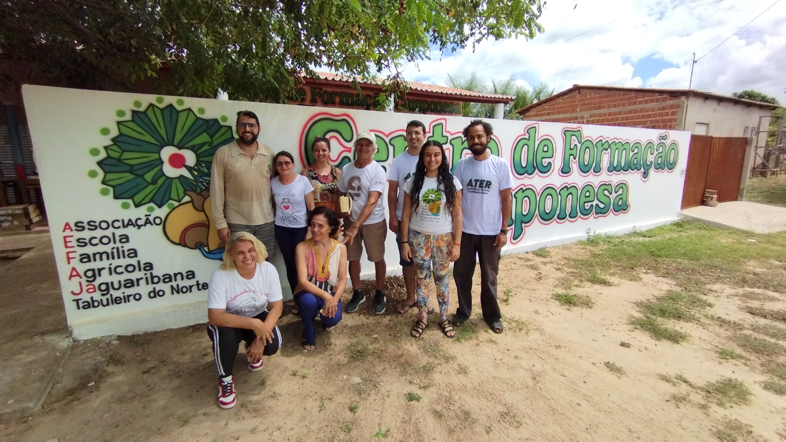 Famílias trabalhando na feira agroecológica de Jaguaribe